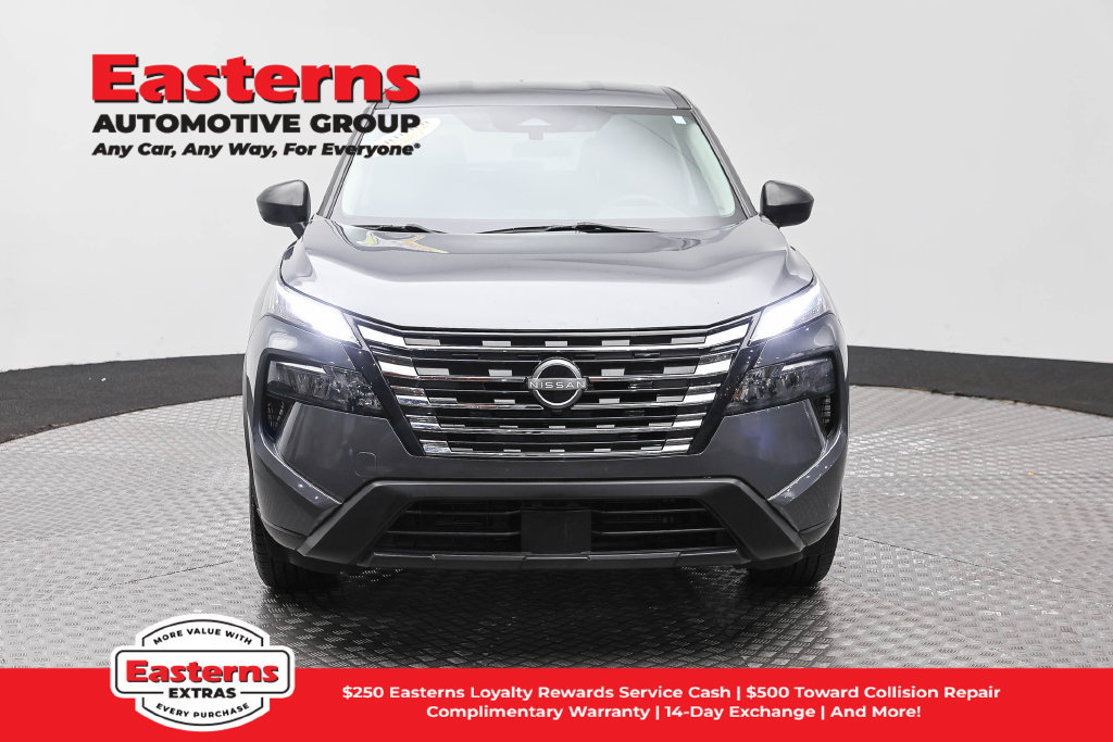 Used 2024 Nissan Rogue S AWD/4WD image 3