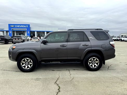 Used 2020 Toyota 4Runner TRD Off-Road image 10