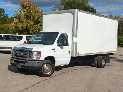 Used 2016 Ford E-450 and Econoline 450 Super Duty w/ Exterior Upgrade Package