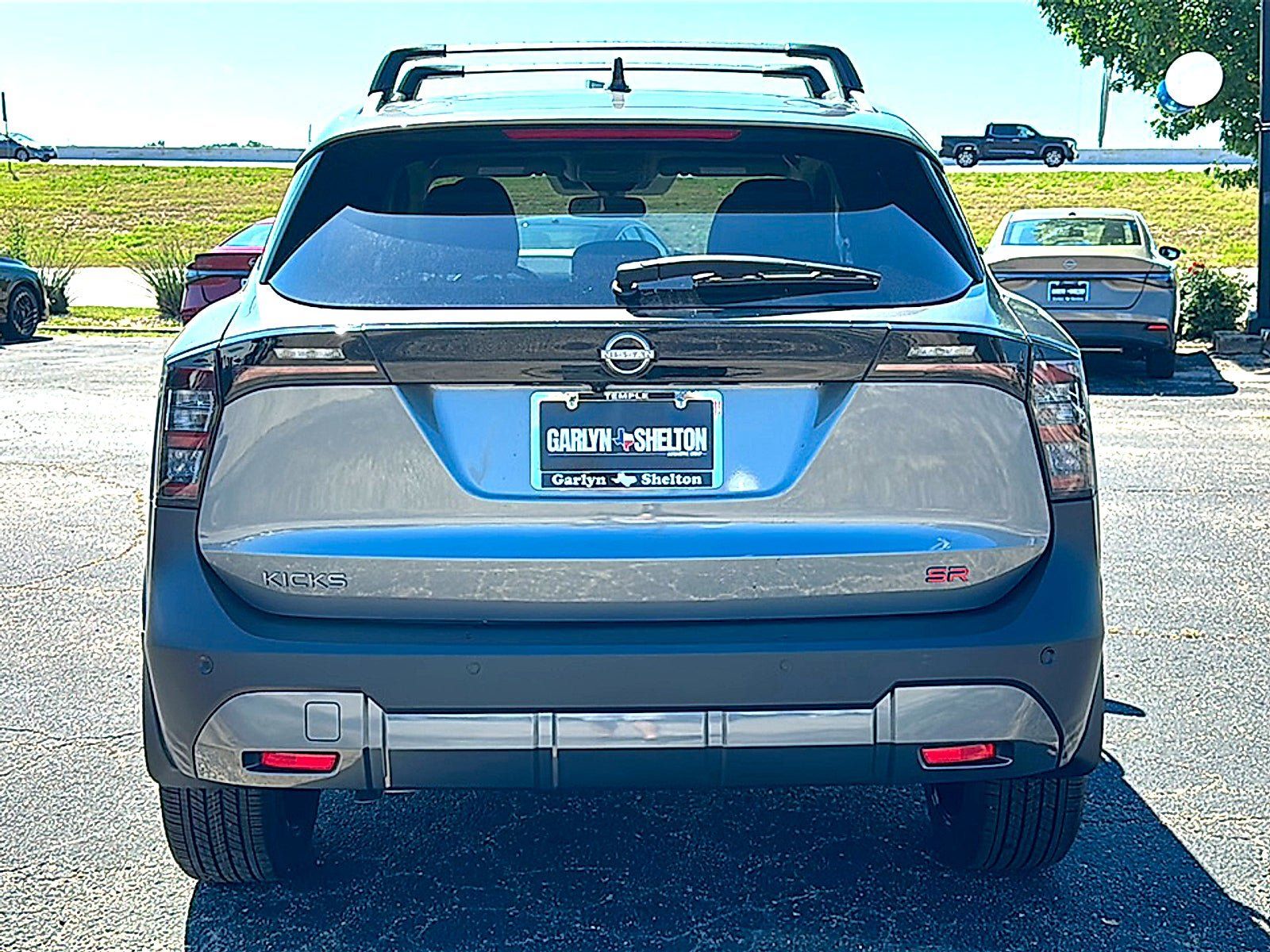 New 2026 Nissan Kicks SR w/ Cold Weather Package FWD image 7