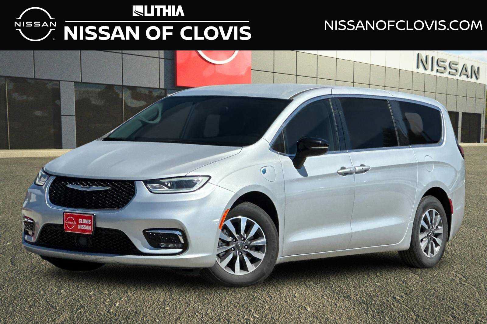 Used 2024 Chrysler Pacifica Limited FWD image 1