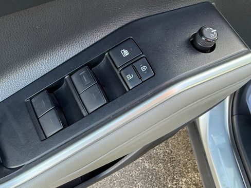 Used 2022 Toyota Highlander XLE image 15