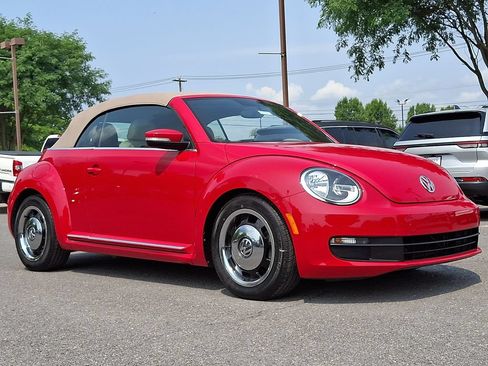 Used 2013 Volkswagen Beetle 2.5 FWD image 2