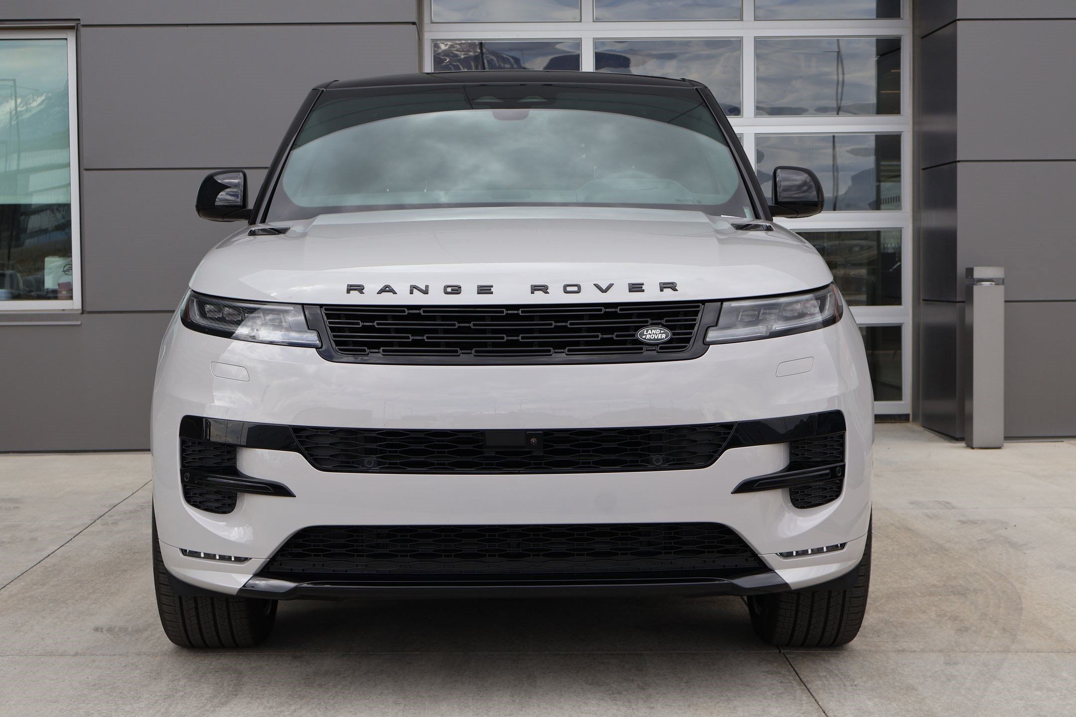 New 2026 Land Rover Range Rover Sport Dynamic SE AWD/4WD image 2