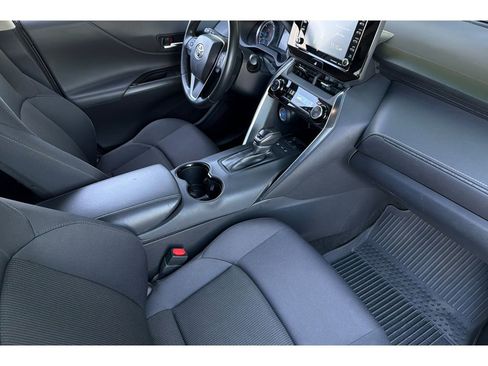Used 2021 Toyota Venza LE AWD/4WD image 18