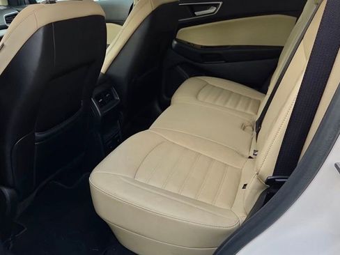 Used 2019 Ford Edge SEL w/ Equipment Group 201A FWD image 11