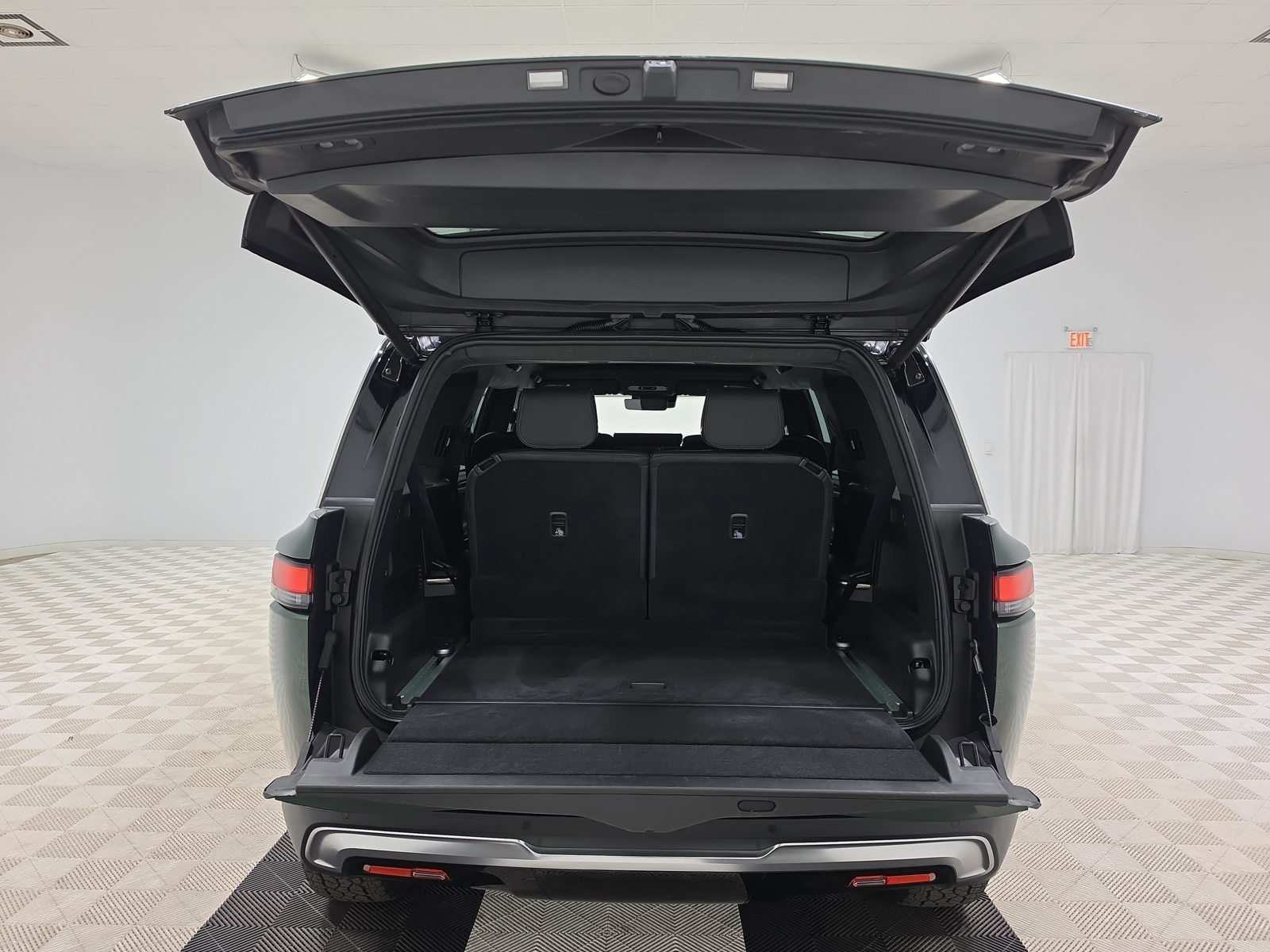 Used 2025 Rivian R1S Adventure Dual AWD/4WD image 15