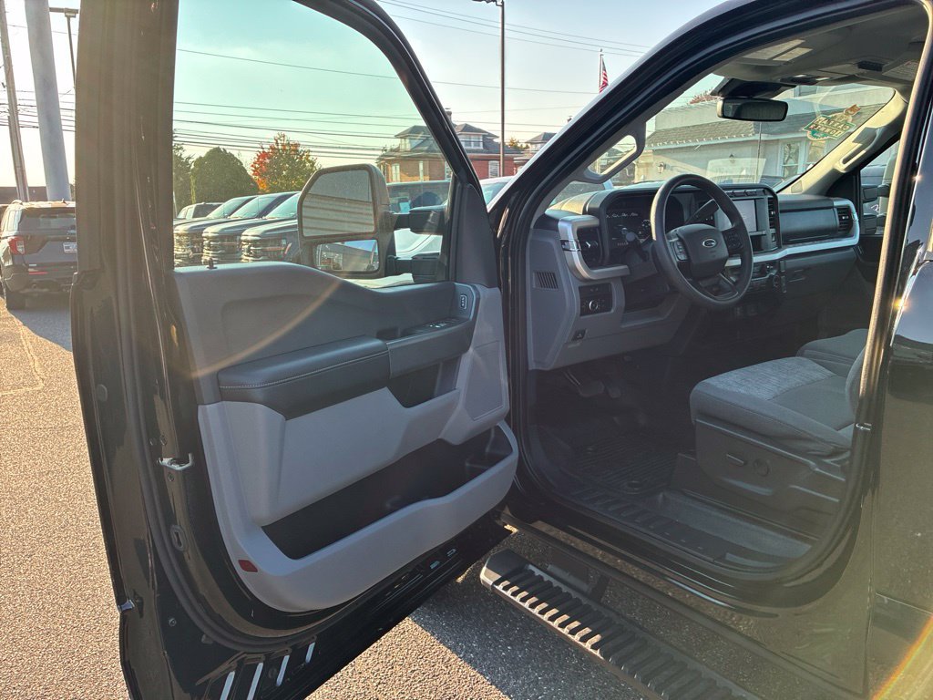 Used 2023 Ford F350 XLT w/ 360-Degree Camera Package AWD/4WD image 13