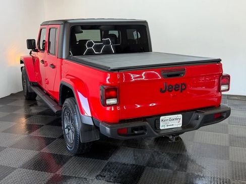 Certified 2024 Jeep Gladiator Sport AWD/4WD image 9