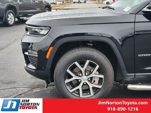 Used 2025 Jeep Grand Cherokee Limited w/ Luxury Tech Group II image 9