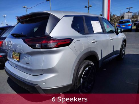 Used 2025 Nissan Rogue SV image 4