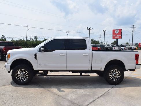 Used 2017 Ford F250 Lariat w/ FX4 Off-Road Package AWD/4WD image 6