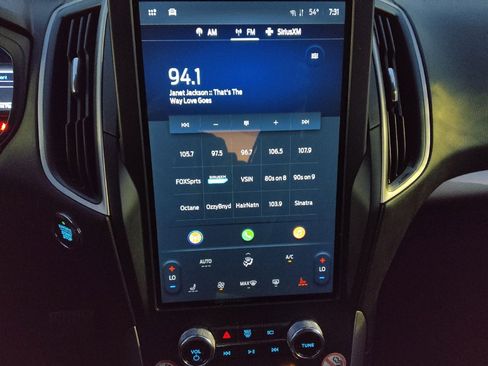 Used 2023 Ford Edge SEL image 25