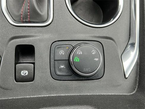 Used 2023 Chevrolet Traverse RS image 33