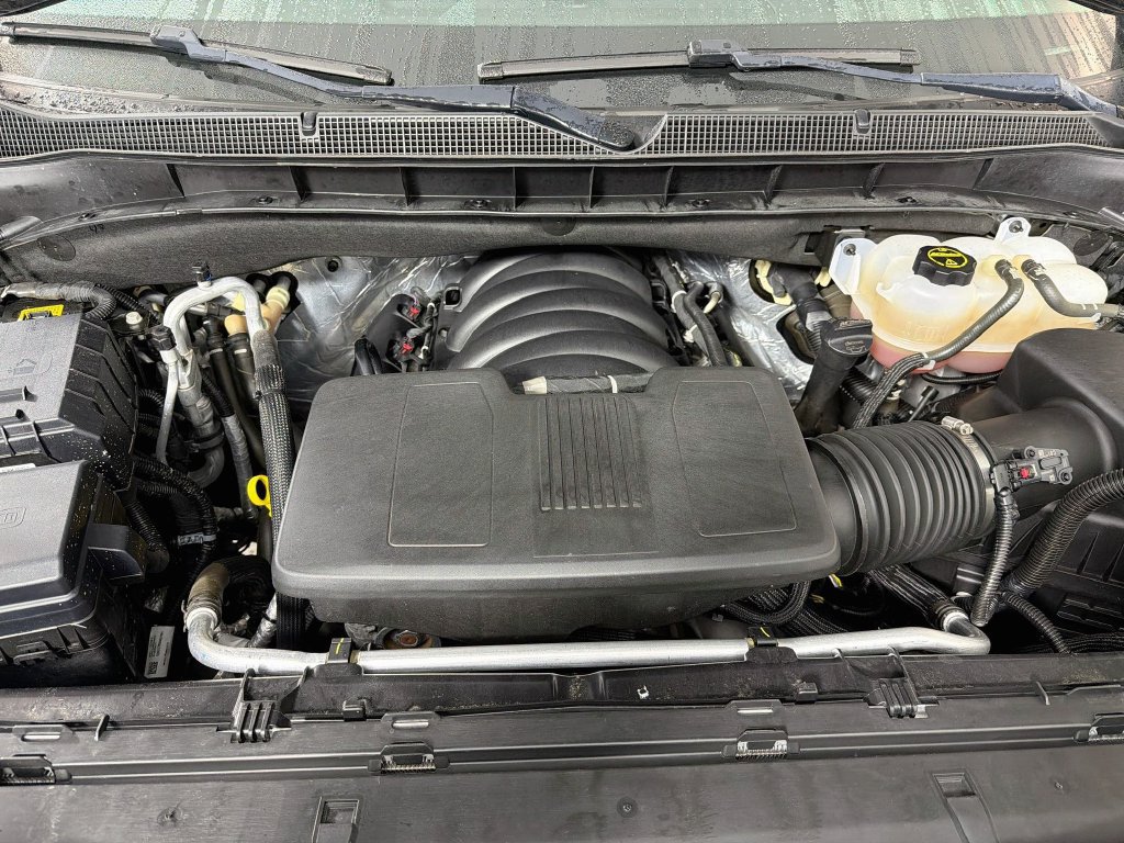 Used 2024 Chevrolet Tahoe Premier AWD/4WD image 32