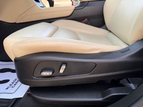 Used 2017 Cadillac XT5 FWD image 24