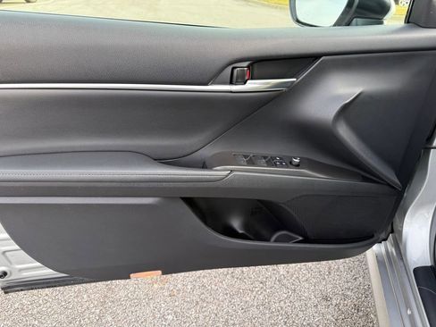 Used 2021 Toyota Camry XLE image 10