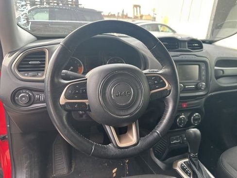 Used 2017 Jeep Renegade Latitude w/ Popular Equipment Group image 11