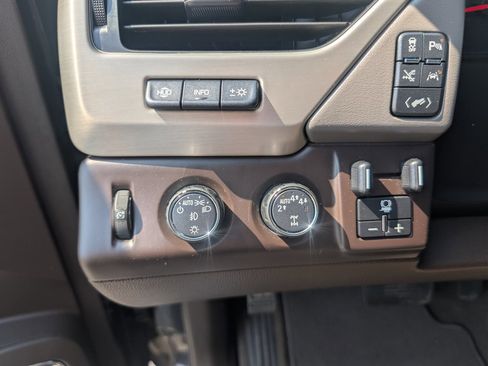 Used 2018 GMC Yukon Denali w/ Denali Ultimate Package image 24