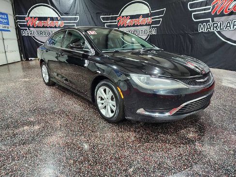 Used 2015 Chrysler 200 Limited w/ Convenience Group image 1