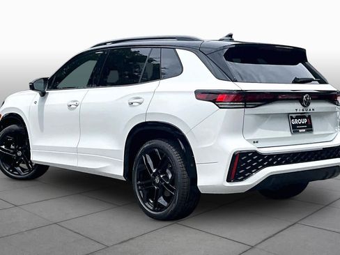 New 2026 Volkswagen Tiguan SE R-Line FWD image 12