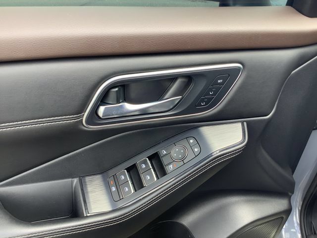 Used 2022 Nissan Rogue Platinum w/ Head-Up Display Package FWD image 10