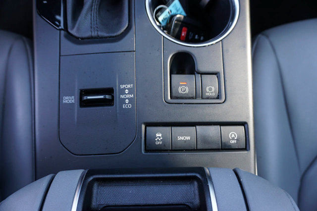 Used 2021 Toyota Highlander XLE FWD image 22