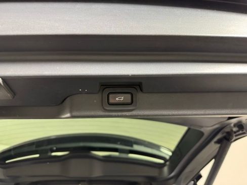 Used 2021 Land Rover Discovery S R-Dynamic image 30