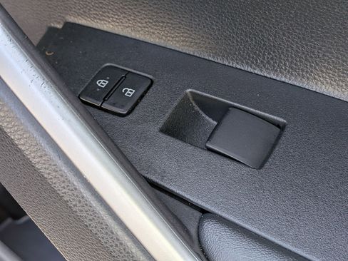 Used 2025 Toyota Corolla Cross L AWD/4WD image 34