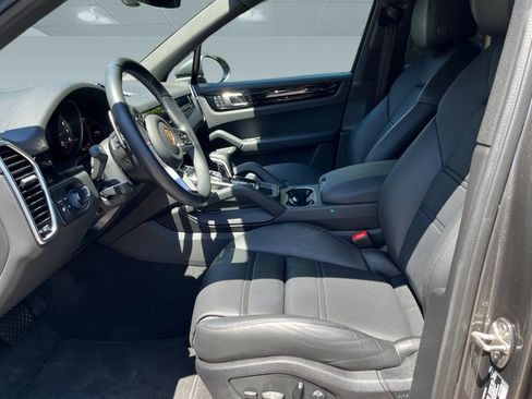 Used 2022 Porsche Cayenne AWD/4WD image 3