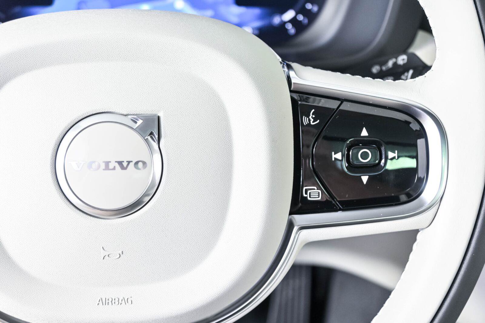 Used 2027 Volvo XC60 B5 Ultra AWD/4WD image 11