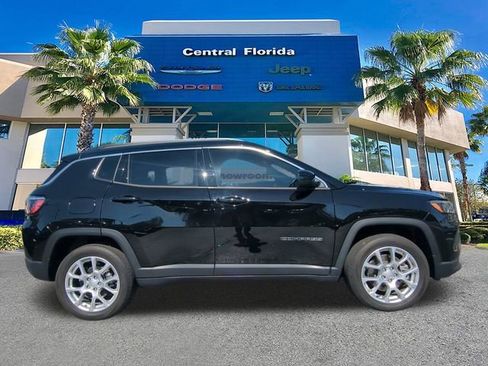 Used 2024 Jeep Compass Latitude image 4