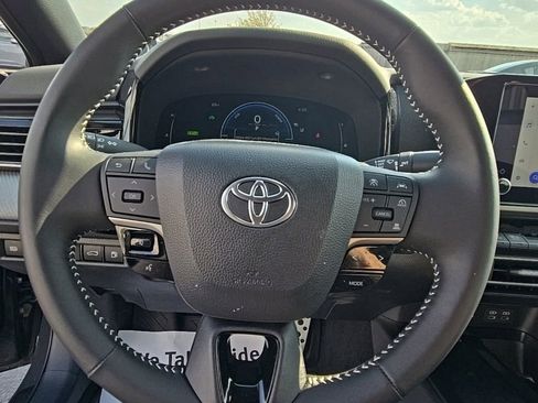 Used 2025 Toyota Camry SE image 15