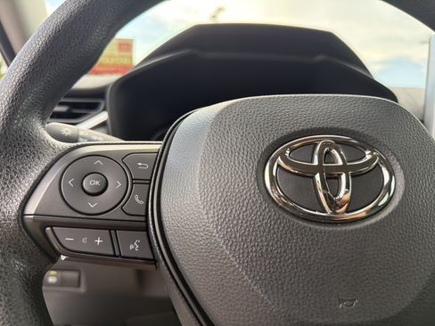 Certified 2025 Toyota RAV4 XLE FWD image 9