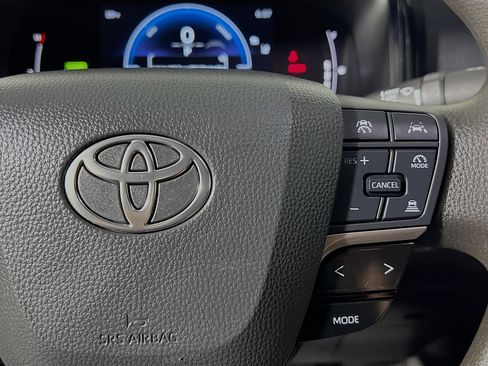 Used 2025 Toyota Camry LE FWD image 19