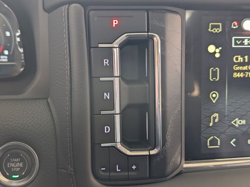 Used 2023 GMC Yukon XL Denali image 32