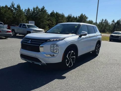 Used 2024 Mitsubishi Outlander SE image 4