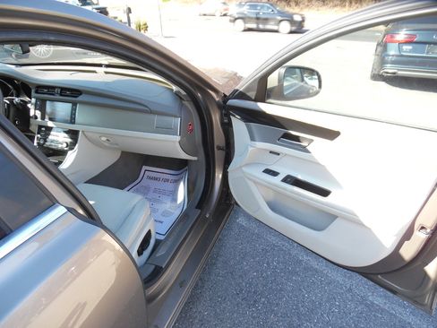 Used 2017 Jaguar XF Premium image 22