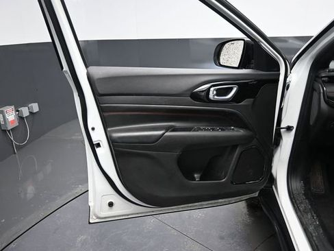 Used 2025 Jeep Compass Trailhawk image 12