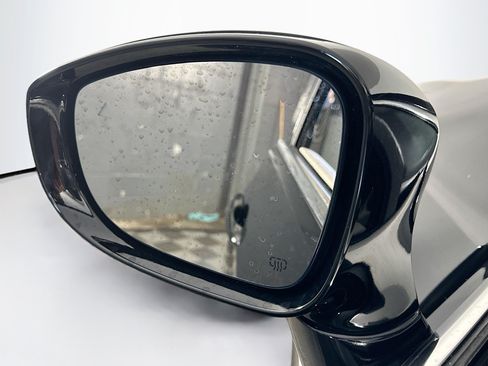 Used 2024 Chrysler Pacifica Touring-L FWD image 16