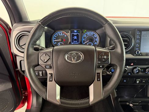 Used 2020 Toyota Tacoma TRD Off-Road AWD/4WD image 15