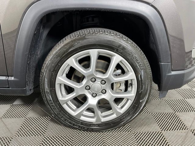 Used 2023 Jeep Compass Latitude AWD/4WD image 9