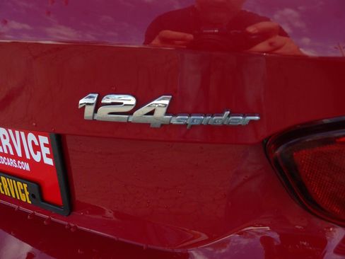 Used 2017 FIAT 124 Spider Lusso image 3