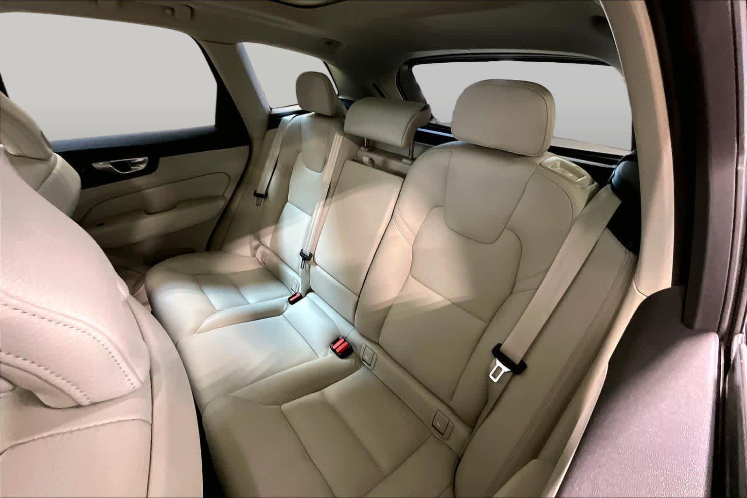 Certified 2024 Volvo XC60 B5 Core w/ Protection Package Premier AWD/4WD image 20