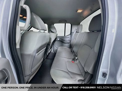 Used 2011 Nissan Frontier SV AWD/4WD image 21
