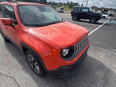Used 2016 Jeep Renegade Latitude FWD image 9