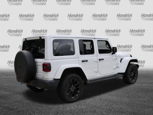 Used 2024 Jeep Wrangler Unlimited Sahara w/ Technology Group AWD/4WD image 9