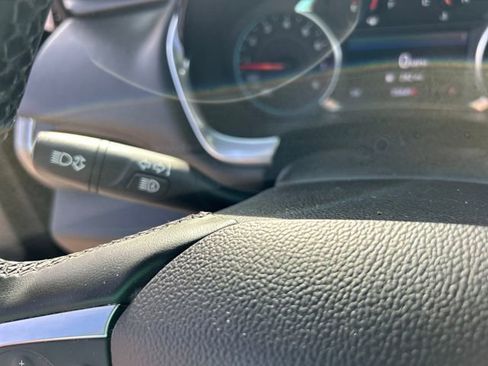 Used 2023 Chevrolet Traverse LT image 18