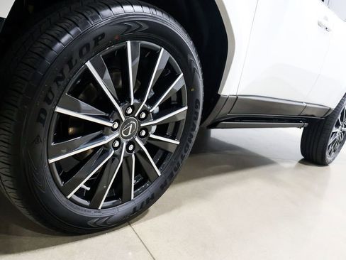 Used 2026 Lexus GX 550 w/ Accessory Package (2T) image 13