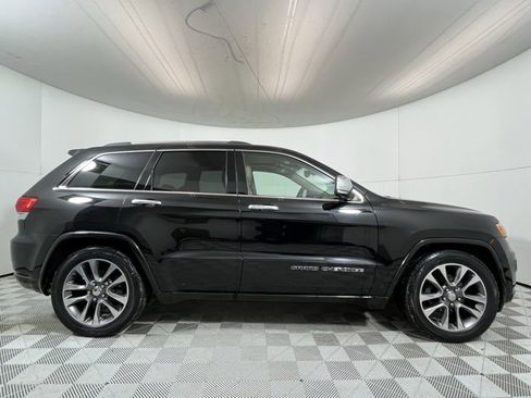 Used 2017 Jeep Grand Cherokee Overland w/ Jeep Active Safety Group image 8